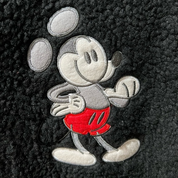 Disney Mickey Mouse women’s Black Sherpa Jacket, size medium, EUC, theme park - Picture 6 of 9